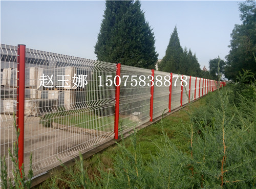 桃型柱護(hù)欄網(wǎng)，熔堅(jiān)固美觀于一身的護(hù)欄網(wǎng)產(chǎn)品