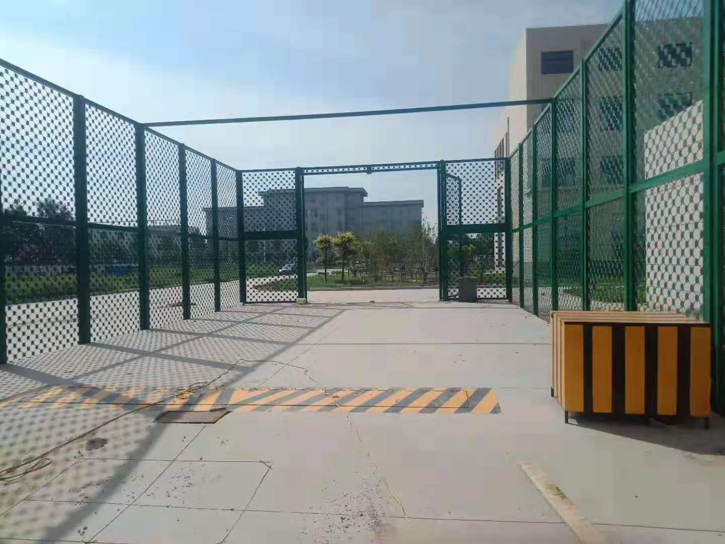 監(jiān)獄隔離網(wǎng)安裝工程雨季施工安全措施