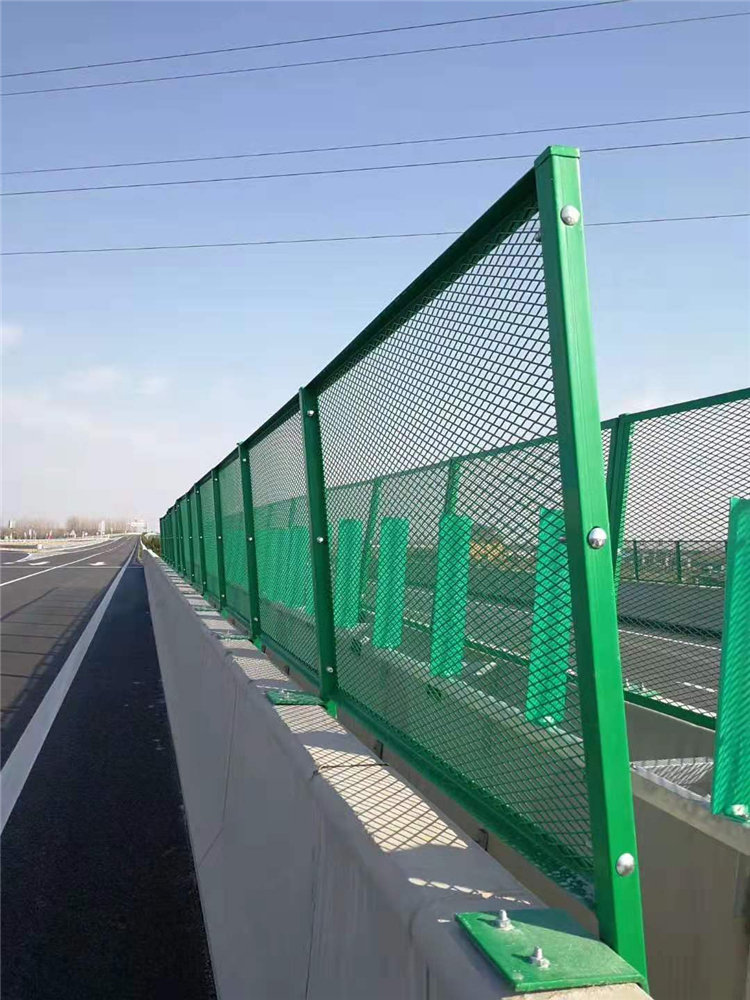 框架護(hù)欄網(wǎng)采購(gòu)基本常識(shí)