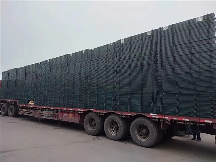 高鐵橋下封閉防護(hù)柵欄網(wǎng)