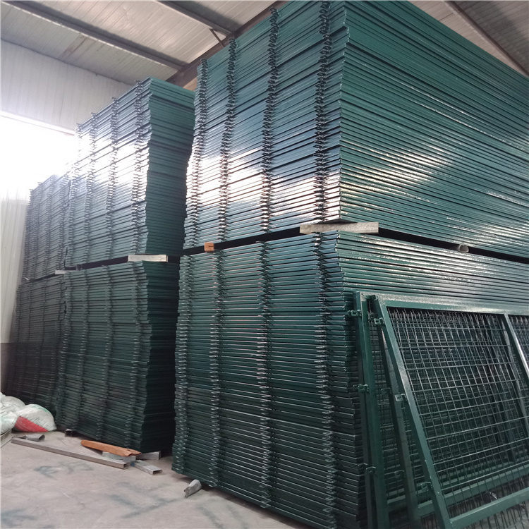 高鐵橋下封閉防護(hù)柵欄網(wǎng)